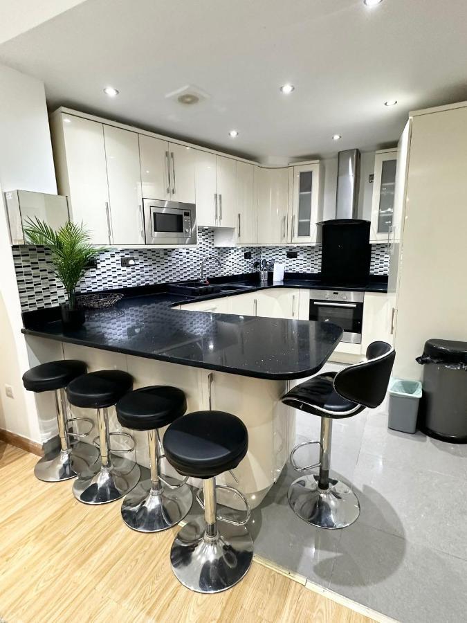 Retreat To A Stylish Ensuite In Londyn Zewnętrze zdjęcie