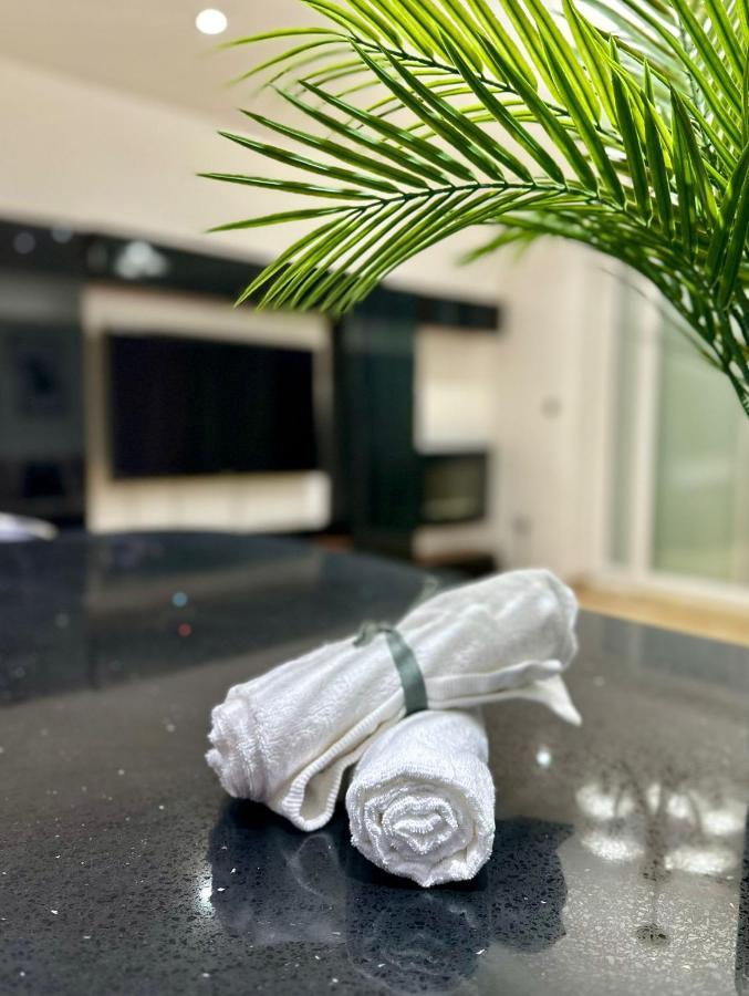Retreat To A Stylish Ensuite In Londyn Zewnętrze zdjęcie