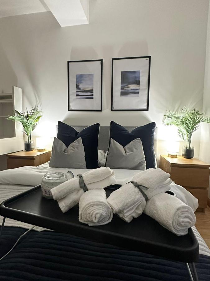 Retreat To A Stylish Ensuite In Londyn Zewnętrze zdjęcie
